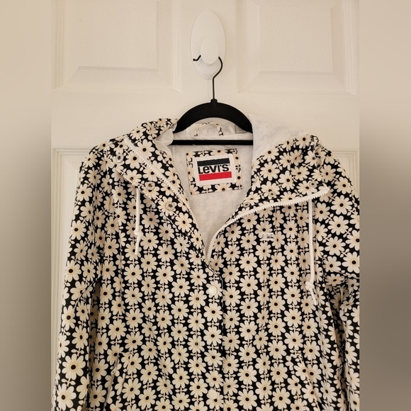 Levi's Daisy Flower Print Rain Windbreaker Jacket NWOT - Picture 6 of 10